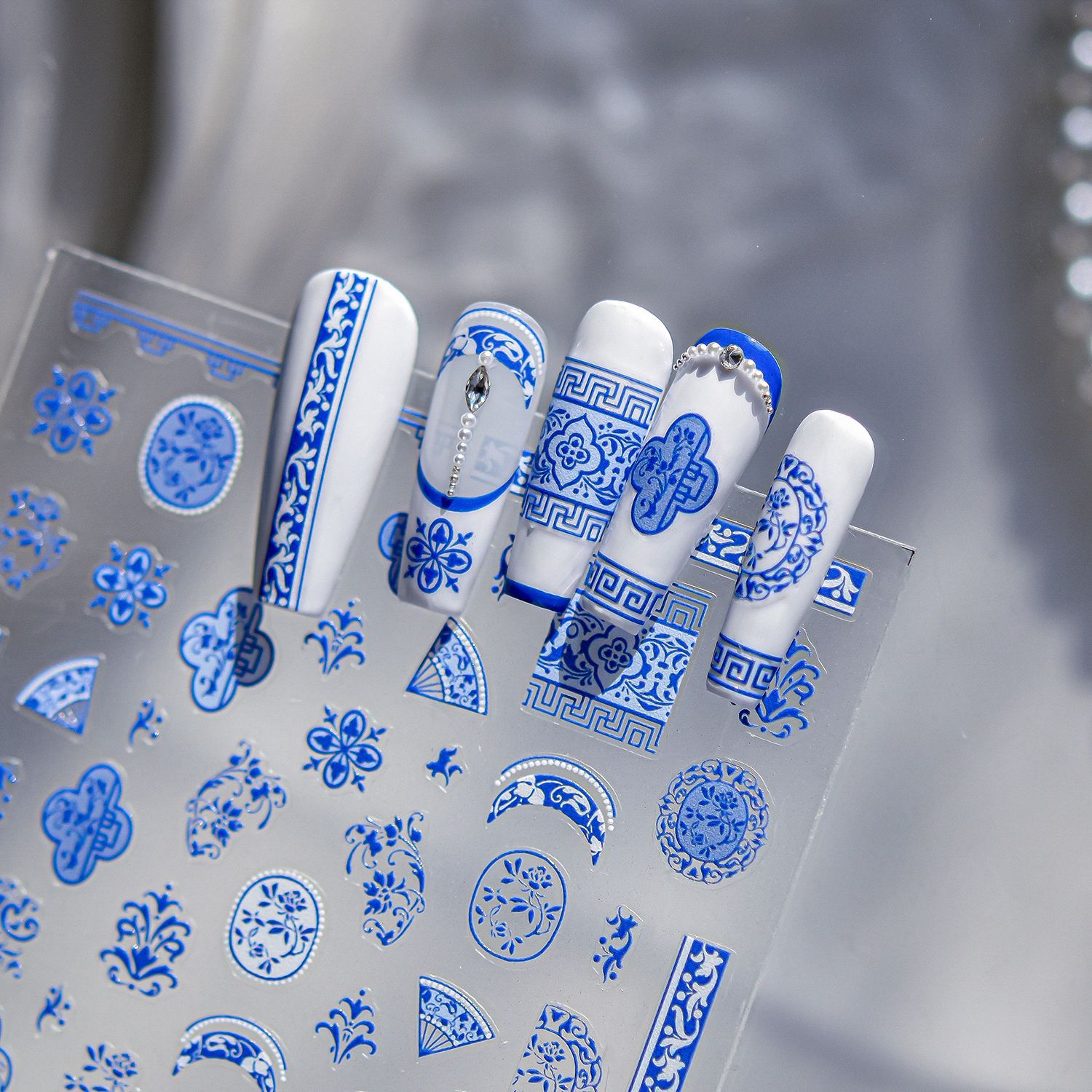 Traceless Blue White Porcelain - огляд і ціна Nail Art France