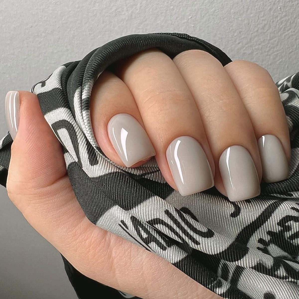24p French Short Solid Color F - огляд і ціна Nail Art Simple Elegant
